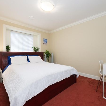 Cambie & 61St Ave Homestay Vancouver Bagian luar foto