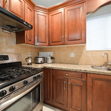 Cambie & 61St Ave Homestay Vancouver Bagian luar foto
