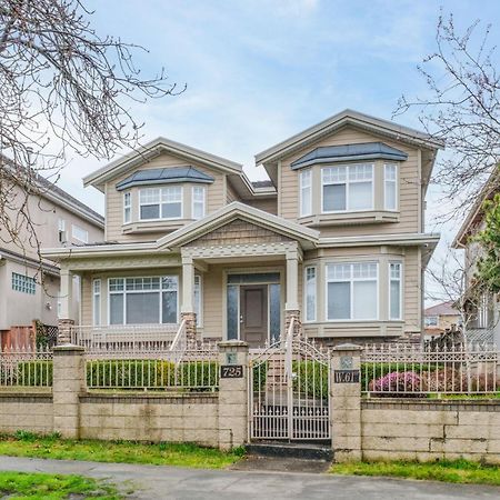 Cambie & 61St Ave Homestay Vancouver Bagian luar foto