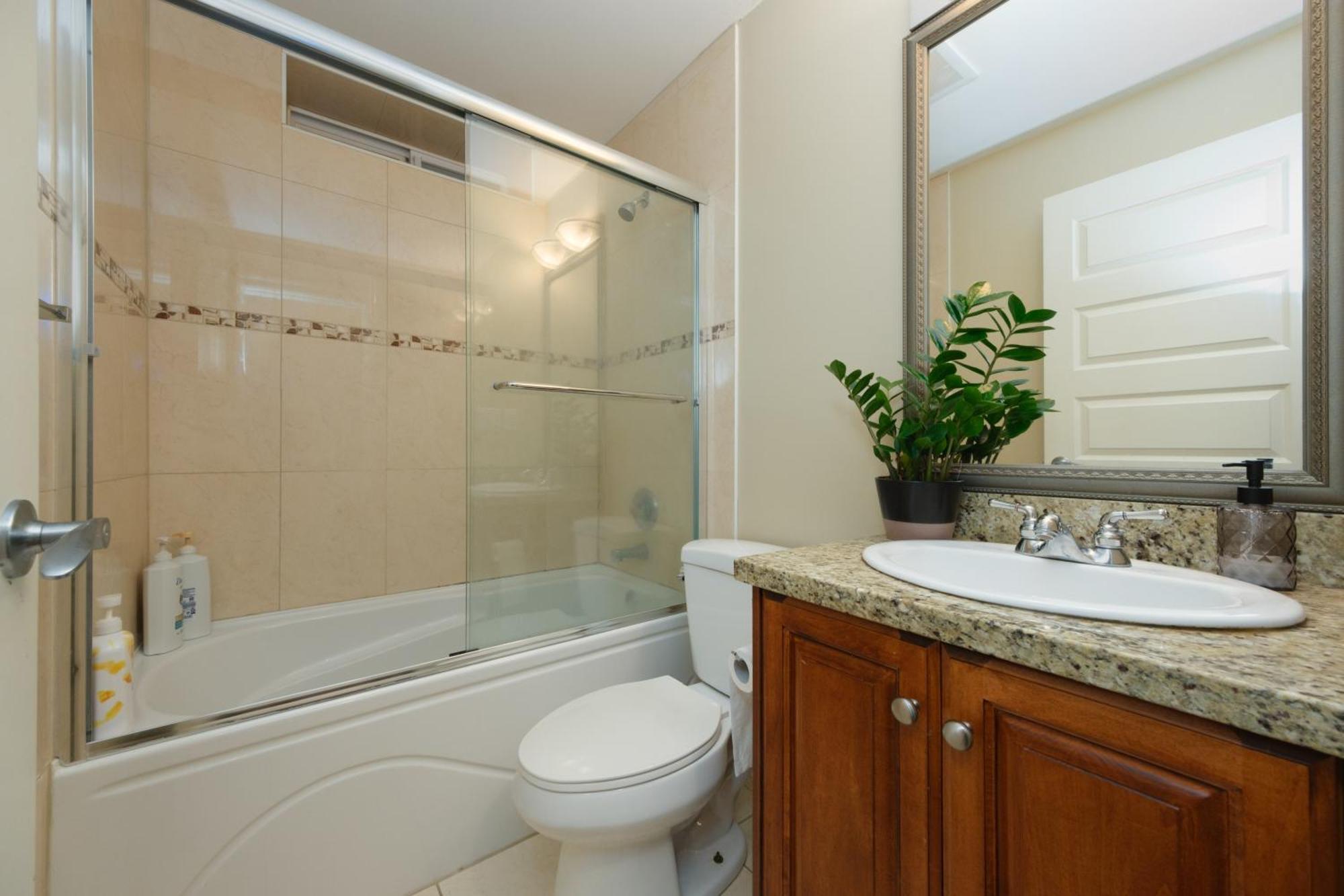 Cambie & 61St Ave Homestay Vancouver Bagian luar foto
