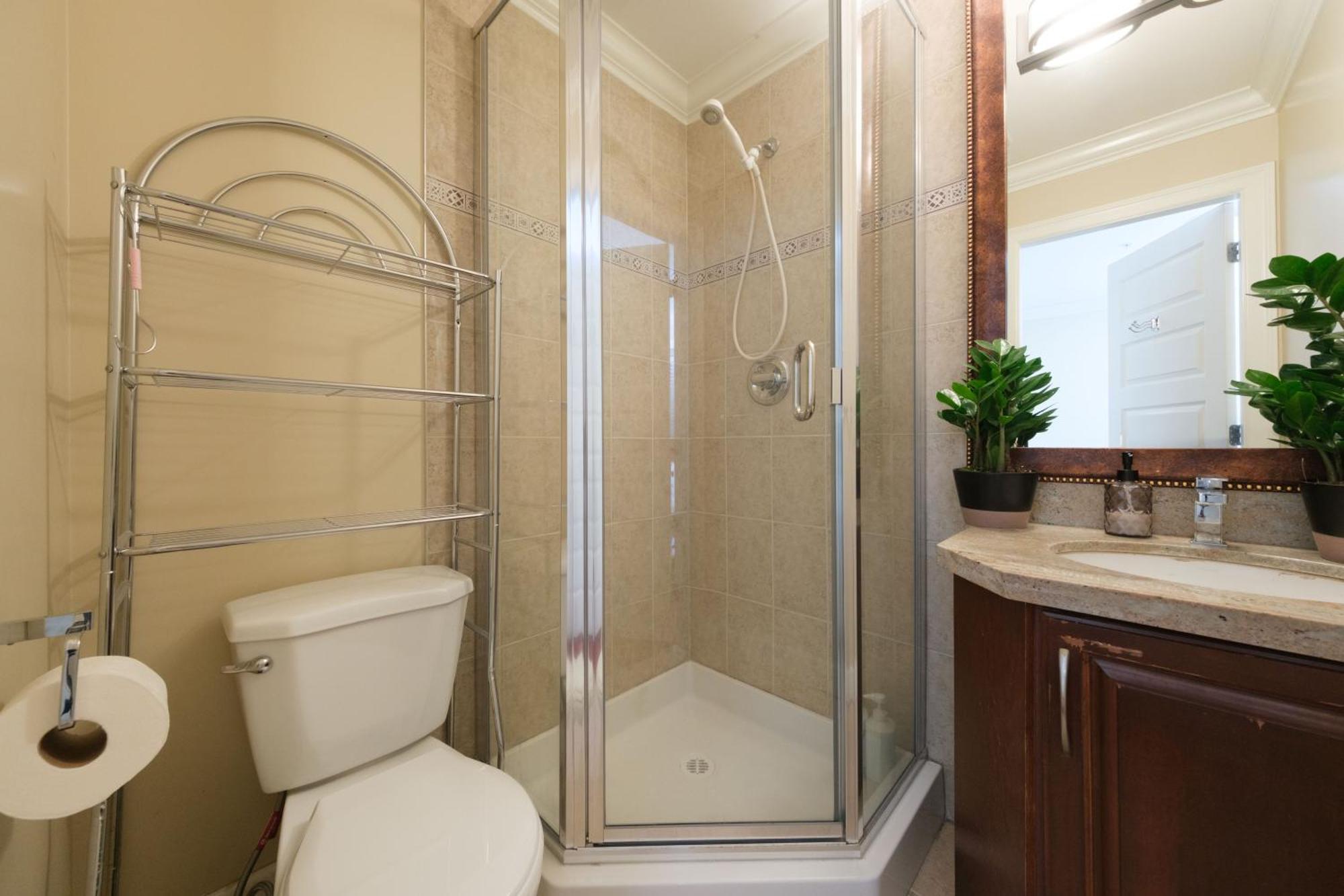 Cambie & 61St Ave Homestay Vancouver Bagian luar foto